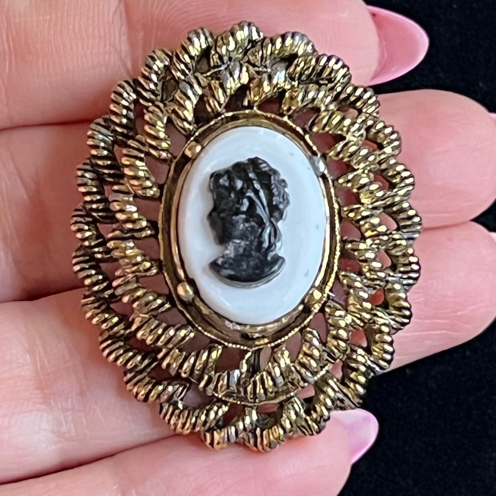 Gerry's Signed Vintage Cameo Brooch Black on White in Layered Twist Metal